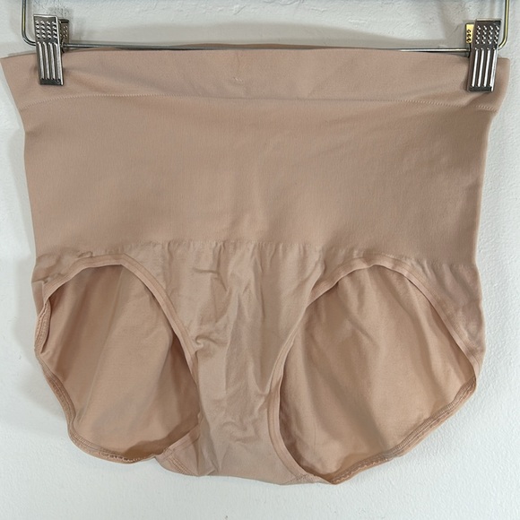 Spanx Red Hot Set Of 2 Light Control Smoothing Size 1X Black & Nude Panties - Picture 5 of 12